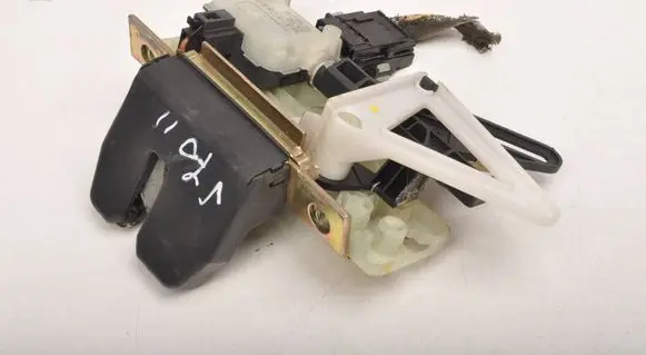 Volvo V70 Tailgate lock latch 30753829