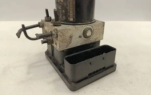 Volkswagen Golf V ABS Pump 1K0614518DE 10039533384