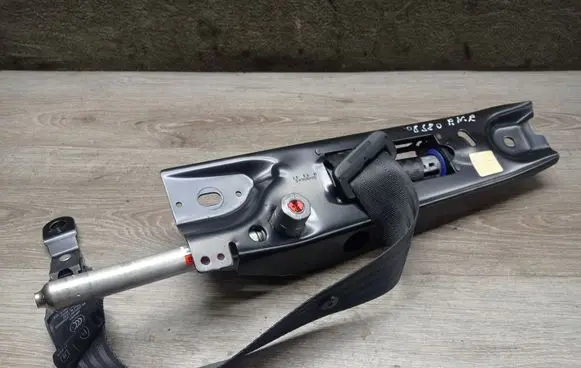 Volvo S80 Front seatbelt 39865060 082116