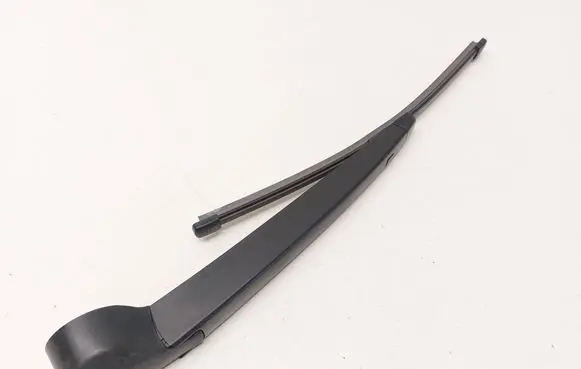 Rear wiper blade arm