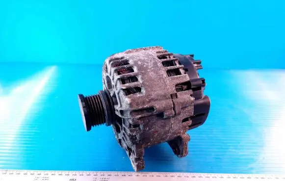 Volkswagen Crafter Generator/alternator 03L903024B TG14C050 2616267B