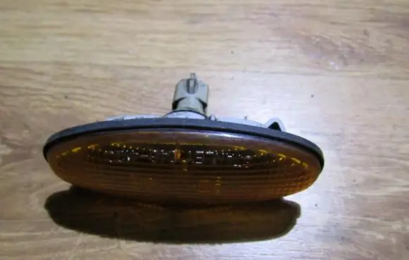 Mazda 323 Front fender indicator light 0464120 046-4120