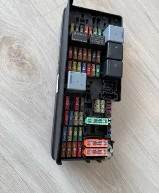 Mercedes-Benz R W251 Fuse module A1645400272 2505805 5072426