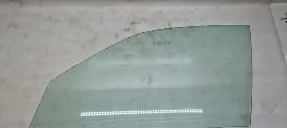 Suzuki Grand Vitara II Front door window glass four-door