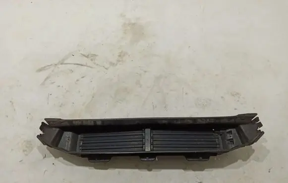 Volvo XC90 Intercooler air channel guide 