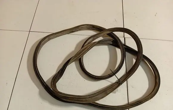 Peugeot 4007 Trunk rubber seal (body) 