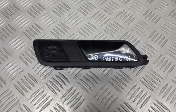 Volkswagen PASSAT B6 Rear door handle trim 3C4839114