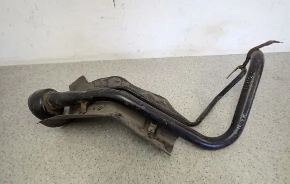 Nissan Primera Fuel tank filler neck pipe
