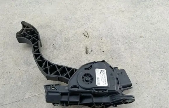 Ford Mondeo MK IV Accelerator throttle pedal 6G929F836RD