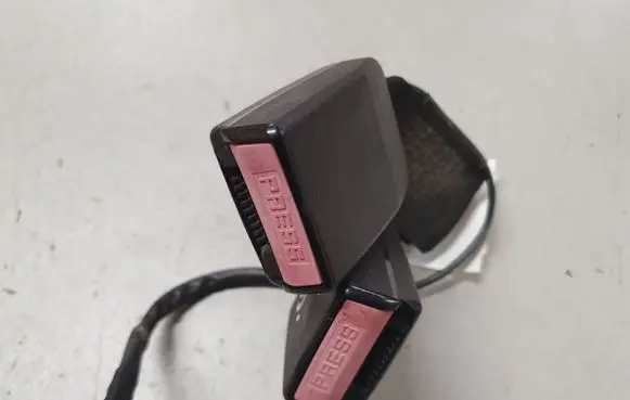 Citroen C4 I Middle seatbelt buckle (rear) CC628AA 4514163
