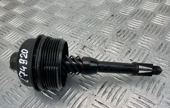 Mercedes-Benz C W205 Oil filter cover A2701800910