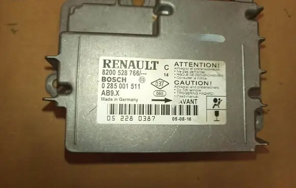 Renault Clio III Airbag control unit/module 8200528766 0285001511