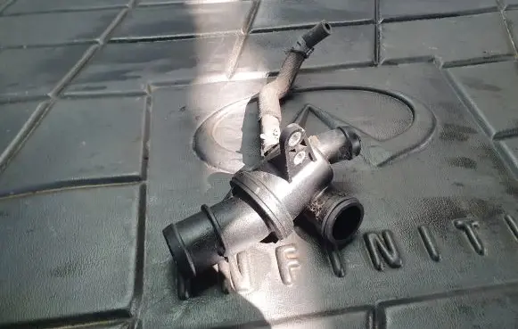 Mercedes-Benz B W245 Thermostat/thermostat housing PA66GF30