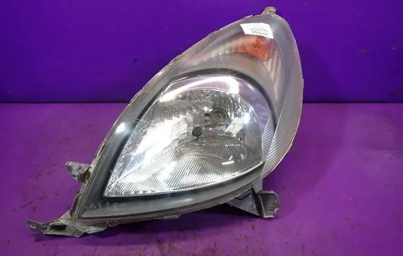 Toyota Yaris Verso Headlight/headlamp 0498