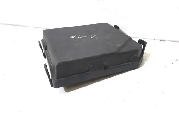 Nissan X-Trail T32 Fuse box cover