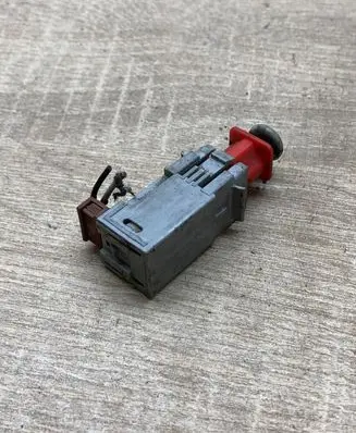 Opel Zafira A Brake pedal sensor switch 55701396 869619858