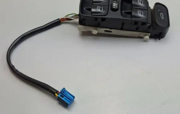 Mercedes-Benz C W203 Electric window control switch A2038210679 501955