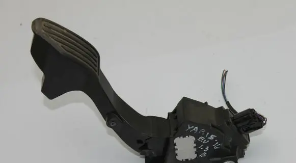 Toyota Yaris Accelerator throttle pedal 781100D120