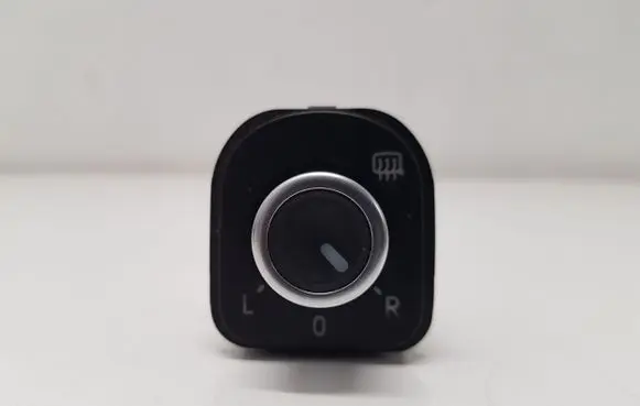 Wing mirror switch