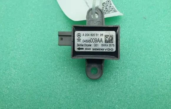 Mercedes-Benz C W204 Airbag deployment crash/impact sensor A2048203126 04896009AA