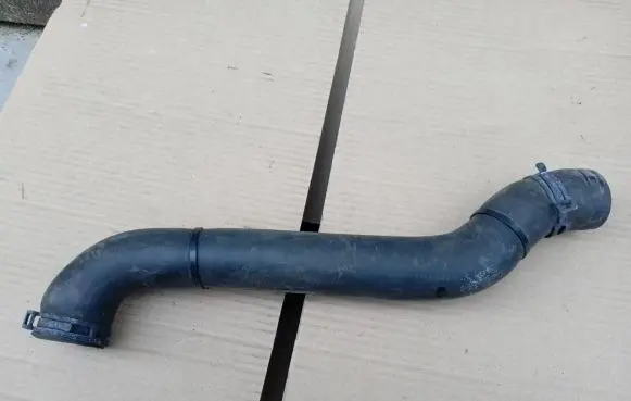 Land Rover Range Rover Sport L494 Engine coolant pipe/hose FPLA8D033CA