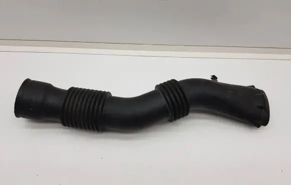 Dacia Duster Air intake duct part 165555736R LSA667 70369468