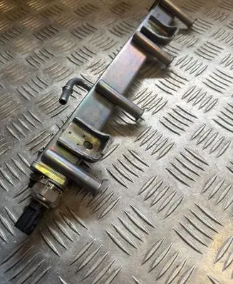 Toyota RAV 4 (XA50) Fuel pressure sensor 8945833041