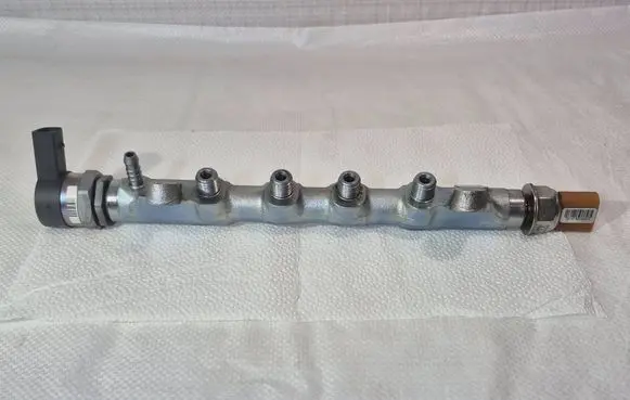 Volkswagen Golf VI Fuel main line pipe 03L130089P 500000080 057130764H
