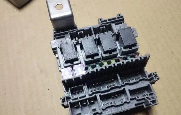 Honda Legend Fuse module KA0ID7K080327