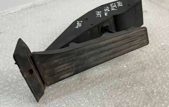 BMW 5 E60 E61 Accelerator throttle pedal 676693002 6766930 35426766930