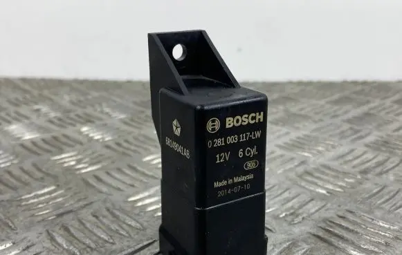 Glow plug pre-heat relay