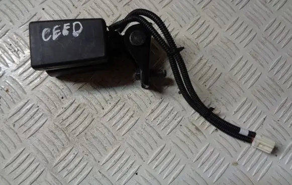 KIA Ceed Middle seatbelt buckle (rear) 