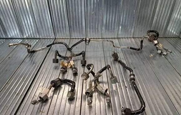 Citroen C6 Fuel injector supply line/pipe 