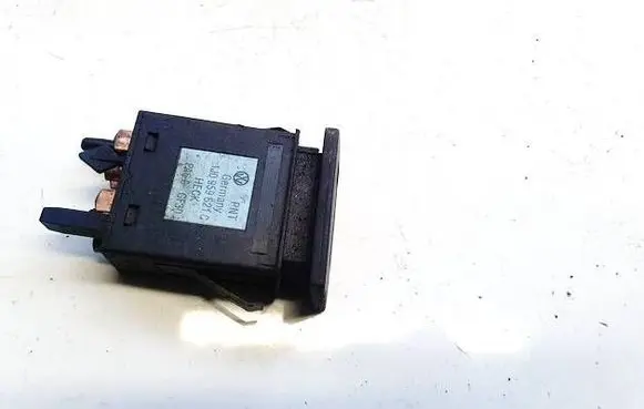 Volkswagen Golf IV Windscreen/window heater switch 1j0959621c