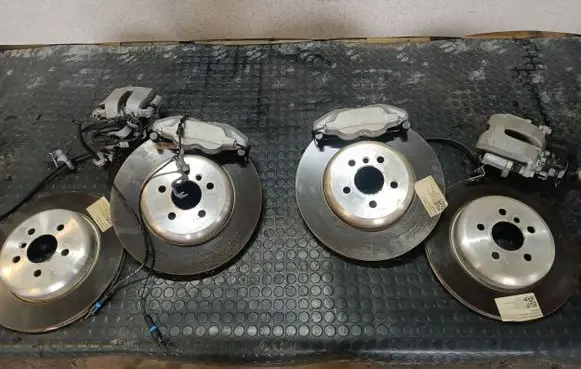BMW X3 G01 Front brake caliper 6883733