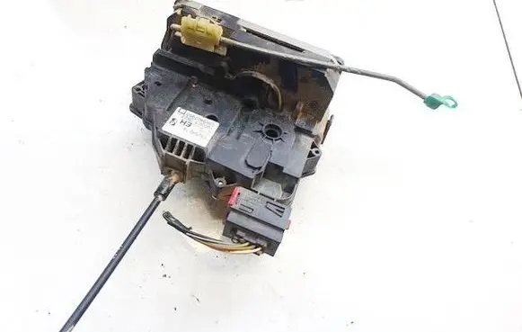 Opel Corsa D Front door lock 13258274