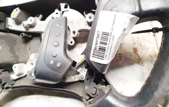 Toyota Avensis T250 Steering wheel buttons/switches 75b070