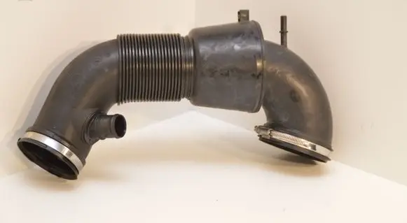Audi Q7 4M Turbo air intake inlet pipe/hose 057129615E