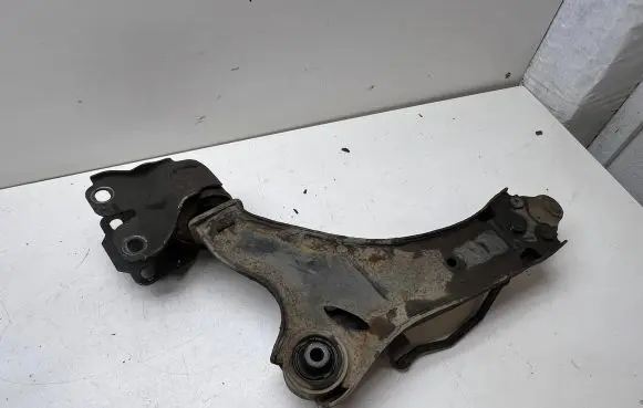 Volvo XC60 Front lower control arm/wishbone