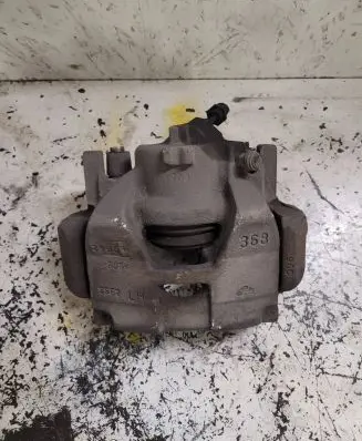 Renault Latitude (L70) Front brake caliper
