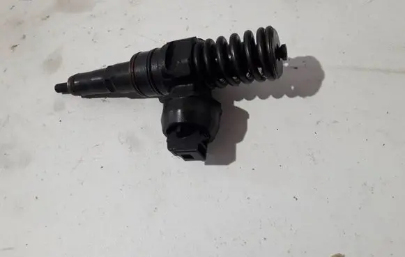 Volkswagen Sharan Fuel injector 038130073ak