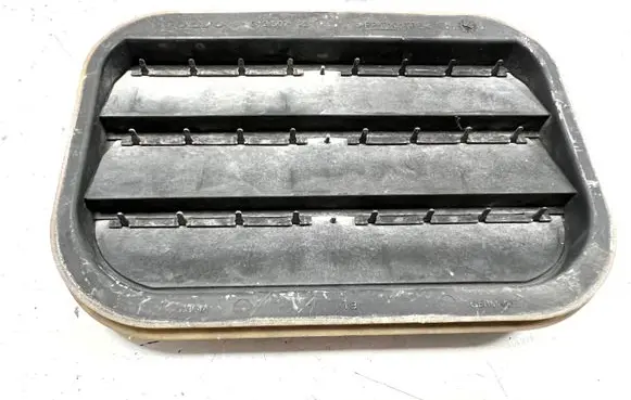 Volvo V70 Quarter panel pressure vent 31250723