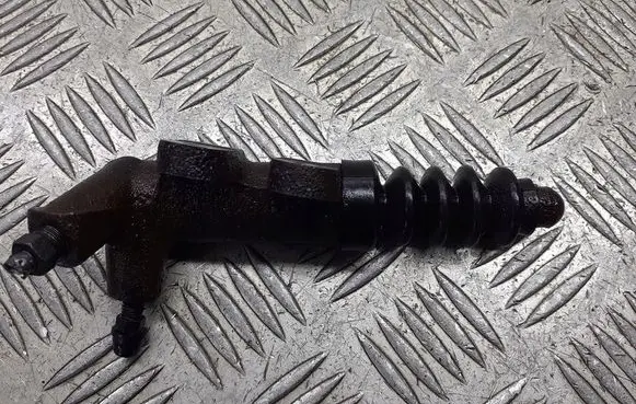 Mazda 6 Clutch slave cylinder 
