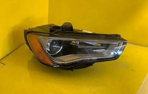 Audi A3 S3 8V Headlight/headlamp 8V0941004
