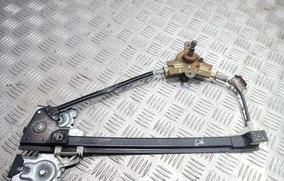 Rear door manual window regulator