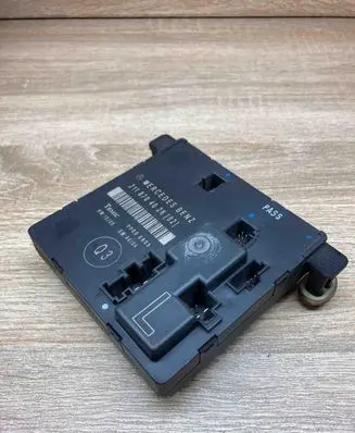 Mercedes-Benz E W211 Door control unit/module 2118704026