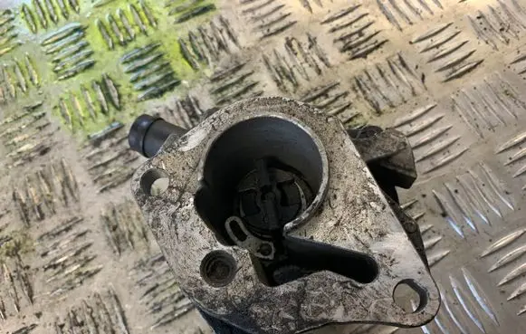 Nissan Qashqai Vacuum pump 8200577807