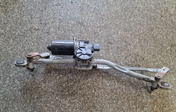 Mazda 3 I Front wiper linkage and motor