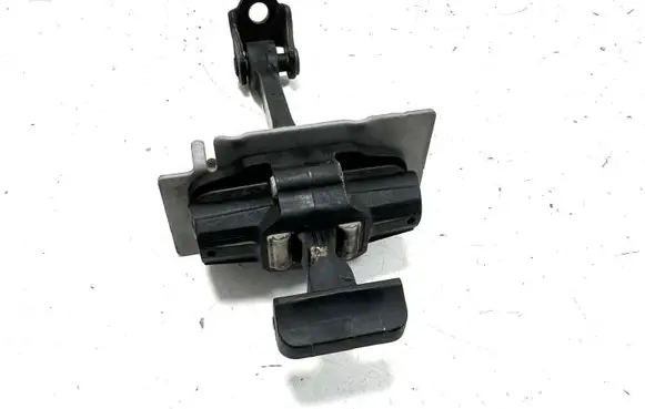 Peugeot 308 Front door check strap stopper