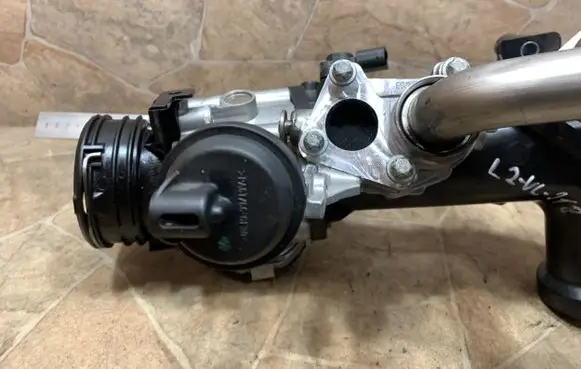 Mercedes-Benz GL X166 Intake resonator A6420900344